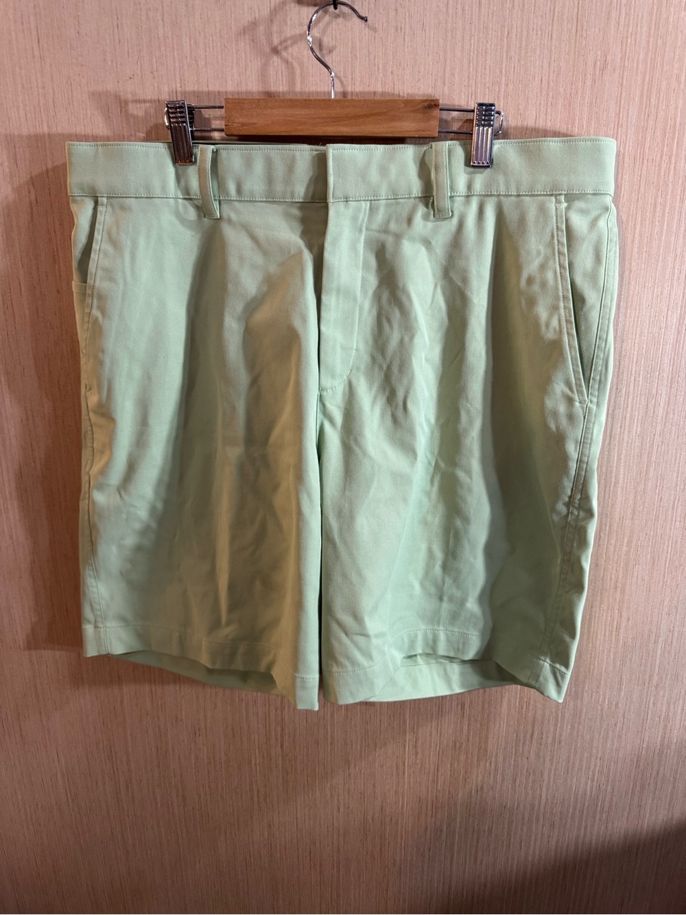 Classic Men's Nike Golf Light Green Cotton Shorts Size 36